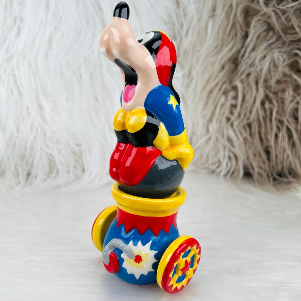 Vintage Disney Goofy salt and pepper shaker set